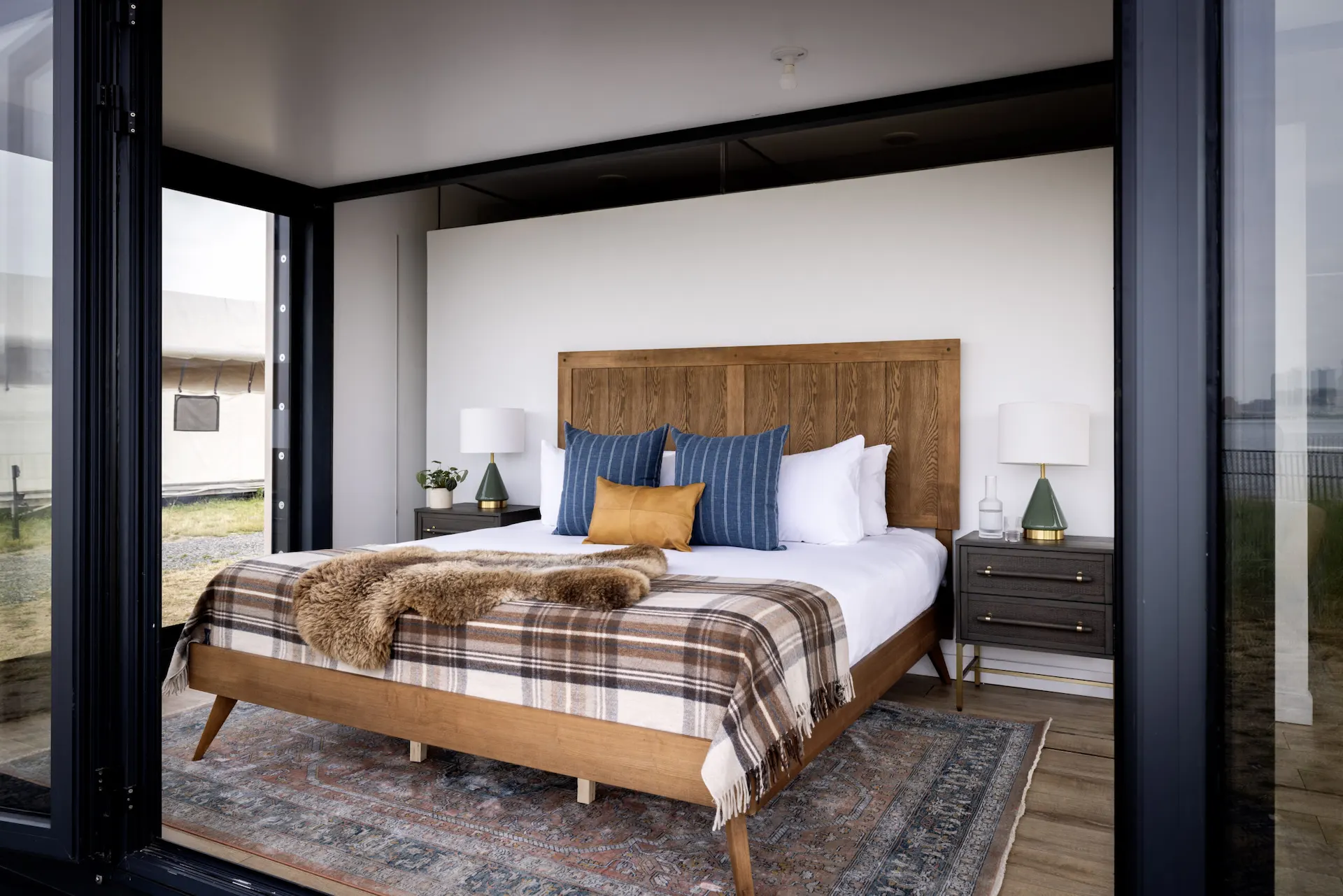 Outlook Panorama Suite room at Governors Island by Collective Retreats