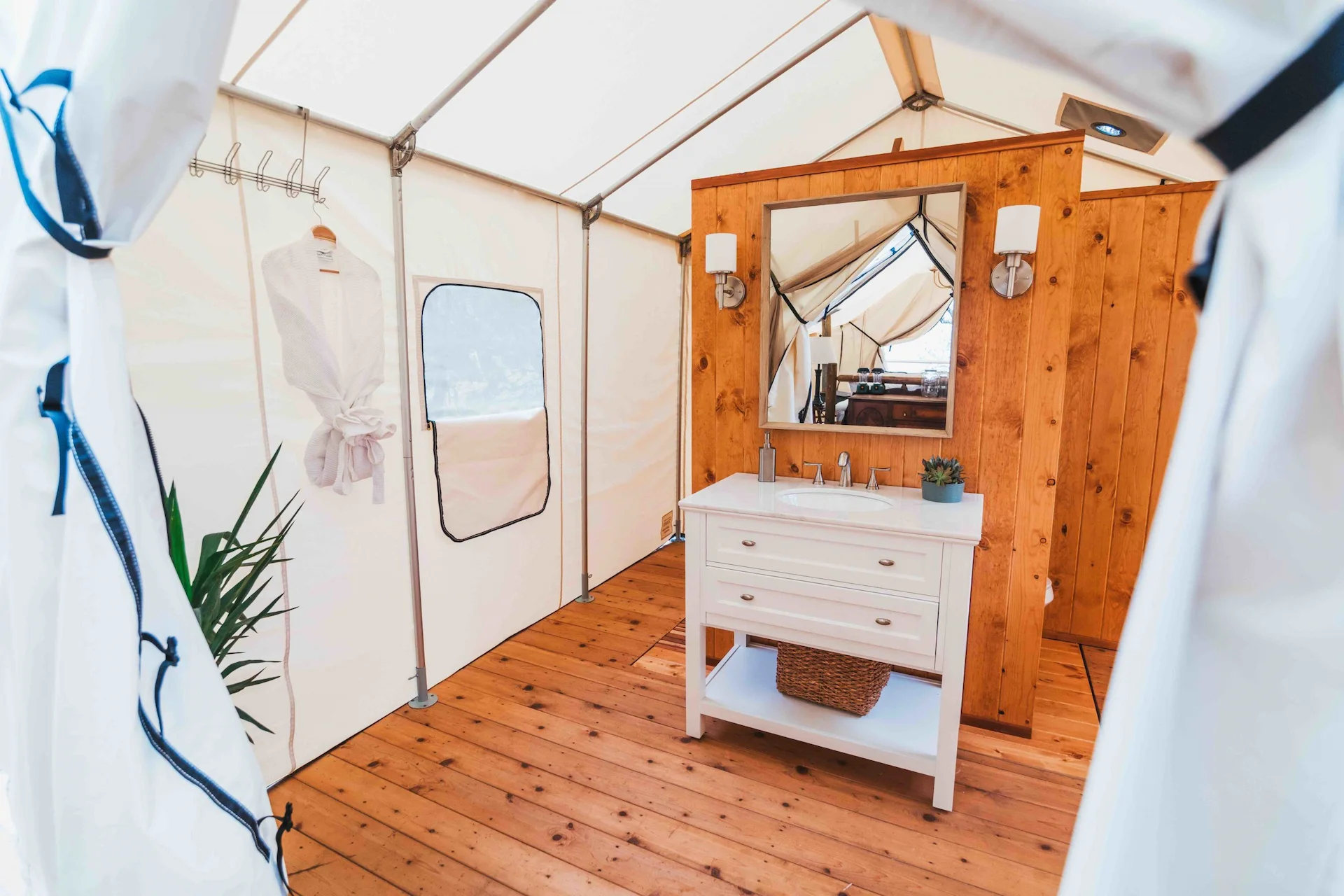 En Suite Bathroom scaled 1